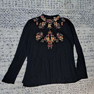 Cupio Black Top with Colorful Embroidery